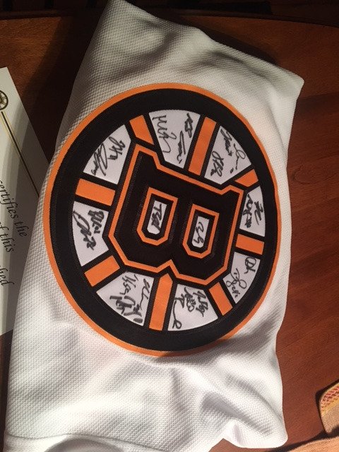 fistbumpkid's tweet photo. RAFFLE - @umassmemorial  Cancer Walk 9/24! $10 donation enter to win 2017 Bruins signed jersey!   https://t.co/KioYjEtpRu #bumpoutcancer https://t.co/b1ceuFXdlf