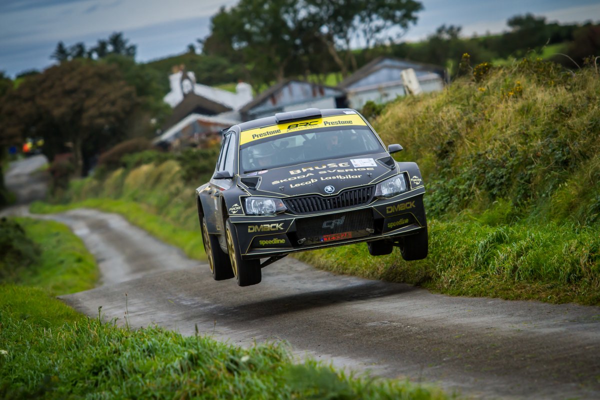 skodafabiar5's tweet photo. 📸 #Weekend #Photo #Flashback: Fredrik #Ahlin/Torstein #Eriksen at the #RallyIsleOfMan 🇮🇲. Check out our #gallery ➡️ https://t.co/okaJdOLRRl https://t.co/DfaDQCICUF