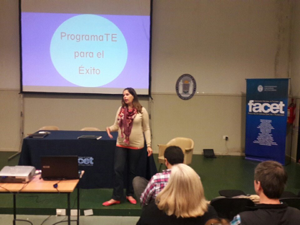 euge_marquetti's tweet photo. " #Programarte para el éxito ", 1a #conferencia  de la Semana del PU. Dra. Mary Figueroa. https://t.co/LVMXzaM7dm