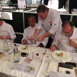 En ook <a href="/Hotel_Okura/">Hotel Okura Amsterdam</a> <a href="/cielbleukeuken/">Ciel Bleu keuken</a> #larsdrost geeft vis mee <a href="/BocuseNL/">Bocuse d'Or NL</a> <a href="/FrancoisGeurds/">FG Restaurant (Francois Geurds)</a> <a href="/andrevdoorn/">Andre van Doorn</a>