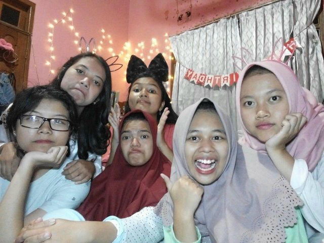 AdindAfdha's tweet photo. Silly! https://t.co/IjWCqw3NE9