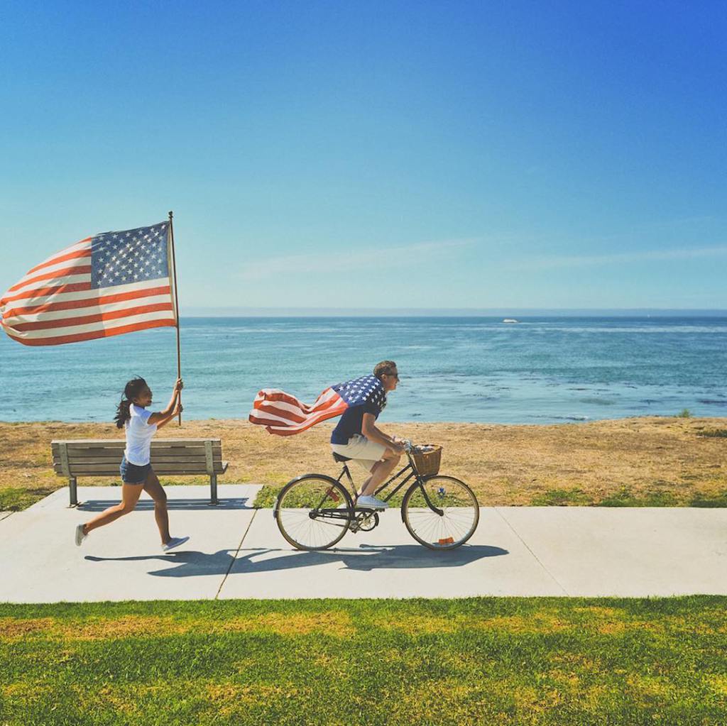 RyanShiyz's tweet photo. #flyingflag #flag https://t.co/xWrr1xBeOJ https://t.co/7QtozdmRtM