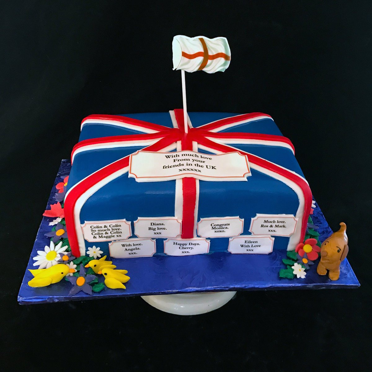ImagineCakeDC's tweet photo. This cake was ordered by a group in the UK for a friend here in DC. #BritishCake #FlagCake #CakeOfTheDay #DMVCake #CakeLife #CakeLove https://t.co/4CLcfgV5Vg