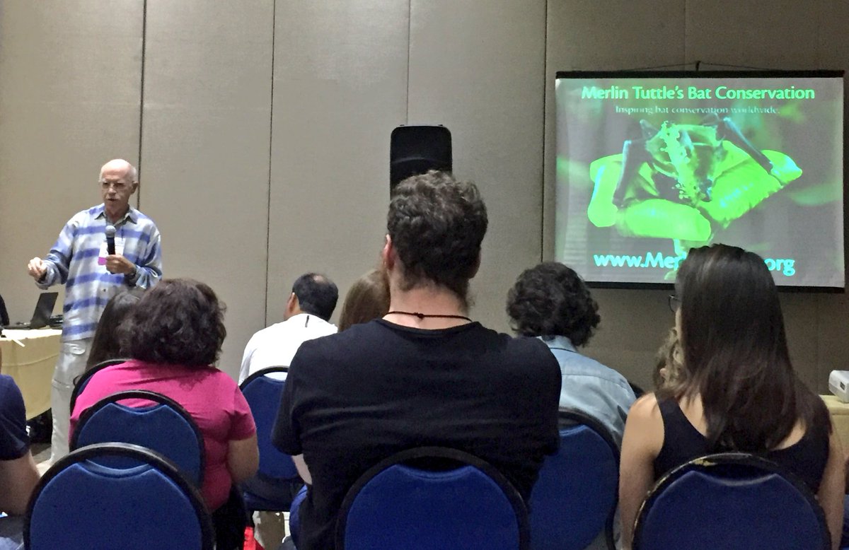 Bovendorp_RS's tweet photo. Merlin Tuttle's talk. #bats #conservation #9CBMz #polinisation #mammals https://t.co/RfcvrYzstE