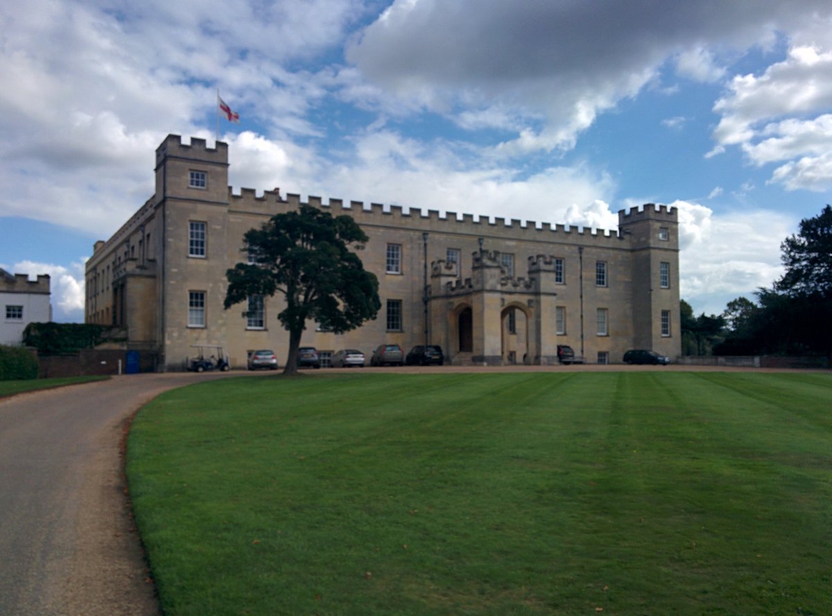 Twit_tru's tweet photo. Enjoying all things historic paint with @edward_bulmer @HistoricDecor #syonpark @syonparkevents https://t.co/GxjOoRCJz4