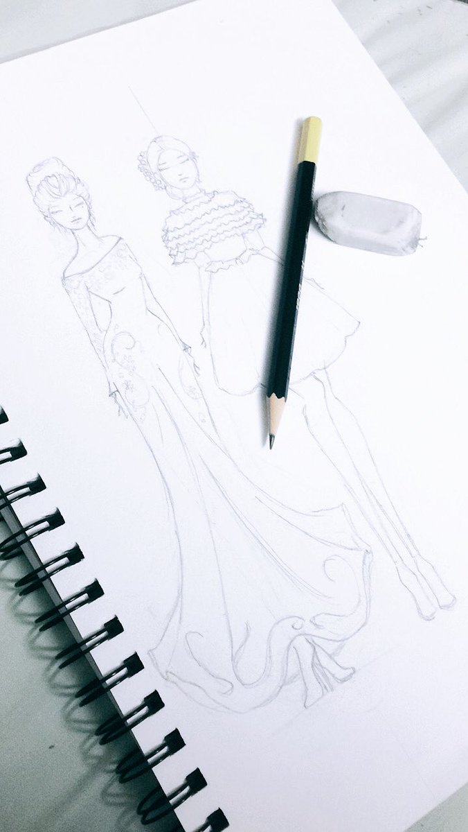 Christine_Dyer1's tweet photo. Radiant bloom🌸🌹🌷🌺🌼💐 #watercolour #finetip-pen #sketch #design #fashion 😊 https://t.co/9zfzzClbI5