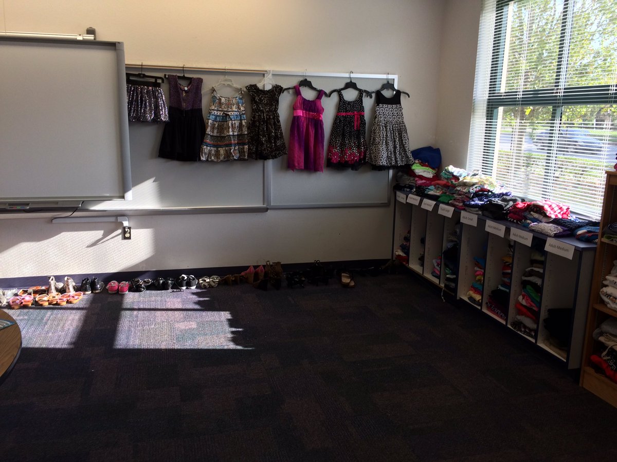 MegKBowen's tweet photo. Ms. Wallace &amp; Orlo Vista ES team are helping families recover from #Irma in so many ways. Check out room set up for students. @Fdn4OCPS https://t.co/eSJjZ0LnTw
