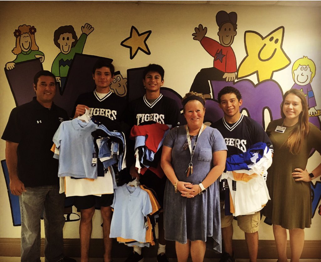 StevieRGarcia's tweet photo. Shout out to the Carroll High School baseball team for their donation of shirts to our Tigers! #tigerpride 🐯💙 https://t.co/Te9UHdphw7