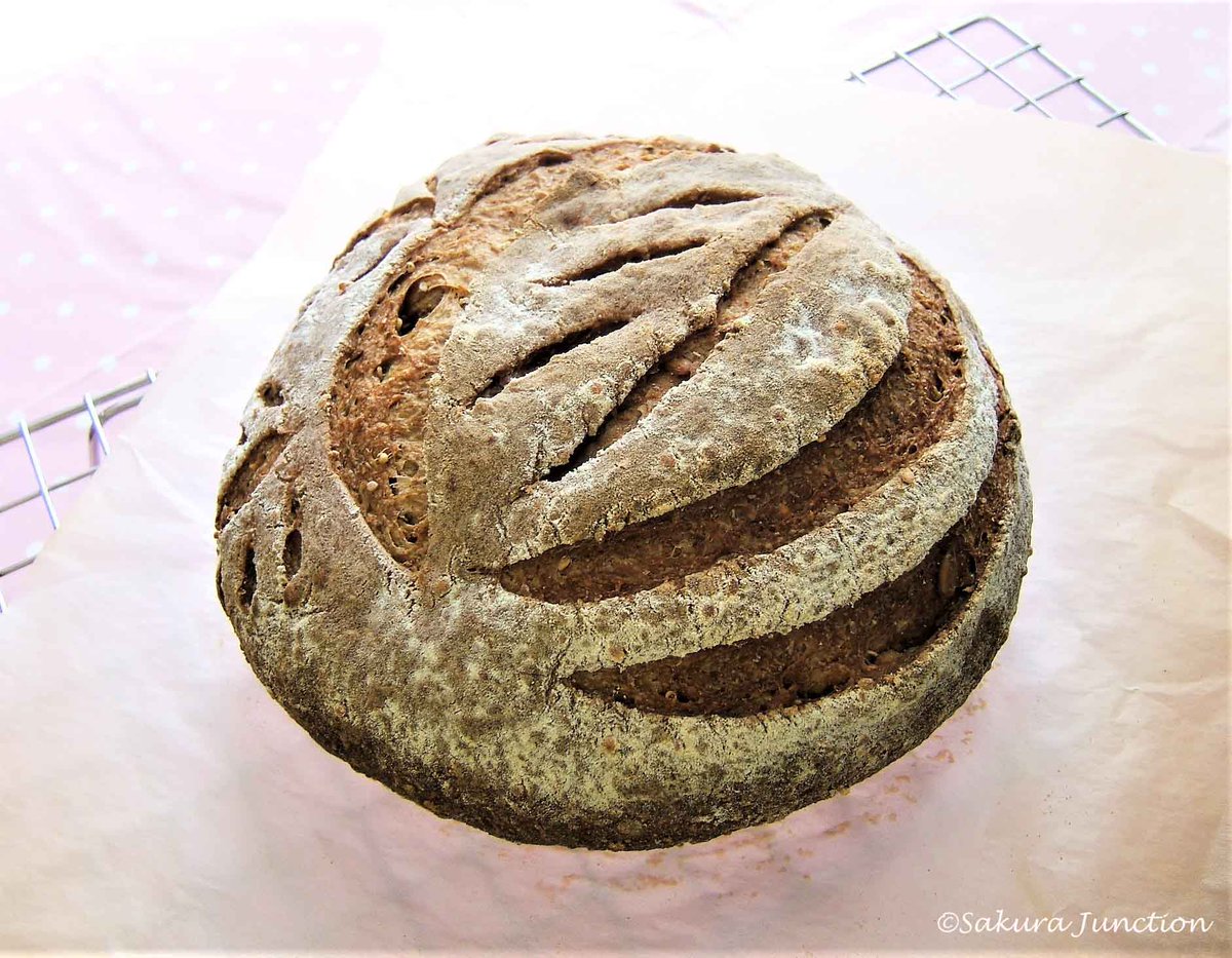 SakuraJunction's tweet photo. マルチシード #自家製酵母 パン クープ練習中
#Multiseeded #Sourdough Bread - Need better knife 4 scoring!
#baking #Bread #artisanbread #HomeMade #ベーキング #パン作り #パン https://t.co/EIzLmxw2DA