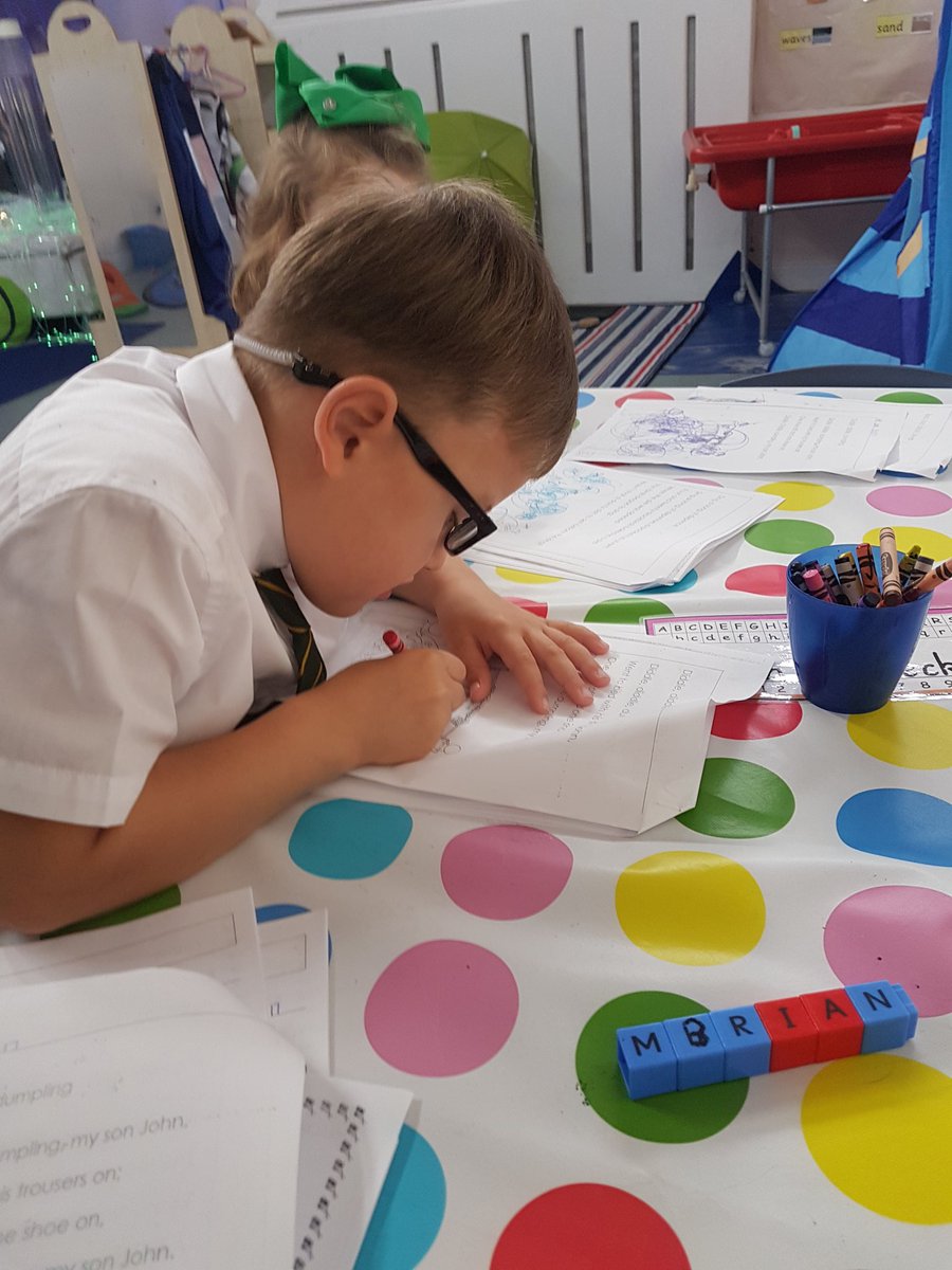 StPatricksEP's tweet photo. Rhyme time! 🌈 #diddlediddledumpling #rainbowroom #thebase #playbasedlearning #activeliteracy #primary1and2 https://t.co/2Bsu6VBQnl