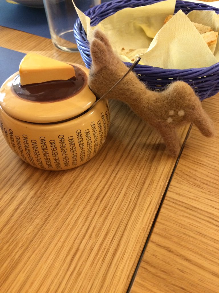 AntonyOnTour's tweet photo. Mice take all blame, but did you know deer like cheese sandwiches too? 🦌🧀 That innocent face though...#passtheparmigiana #antonysadventures https://t.co/PoIXWfsMrF