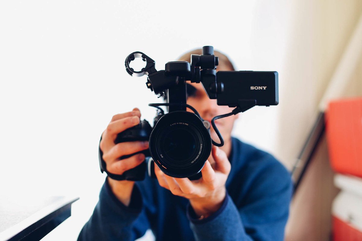 LionbridgeDK's tweet photo. Har du ikke selv ressourcerne til at producere #videoer på flere #sprog? Så se her: https://t.co/NPgIiJfDYY #videocontent https://t.co/SBkSOyiGns