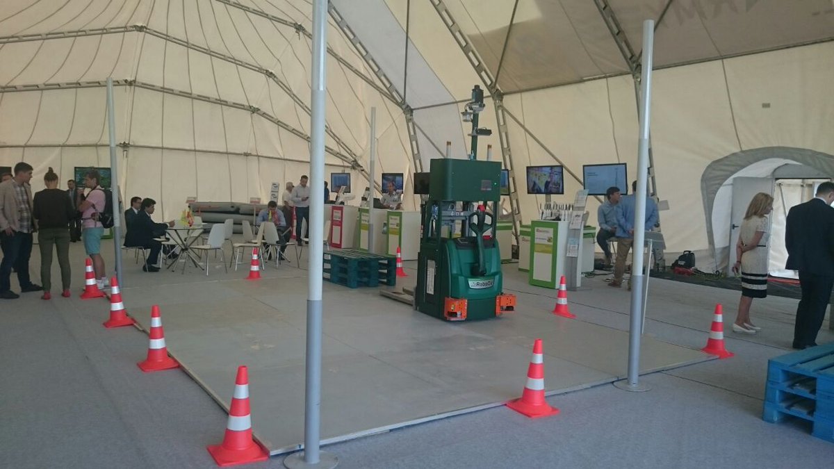 robocv_official's tweet photo. В ходе выставки "Армия-2017" 22-27.08 в Кубинке наш робот получил много положительных отзывов экспертов и интерес производственных компаний. https://t.co/9xBCjD1hS4