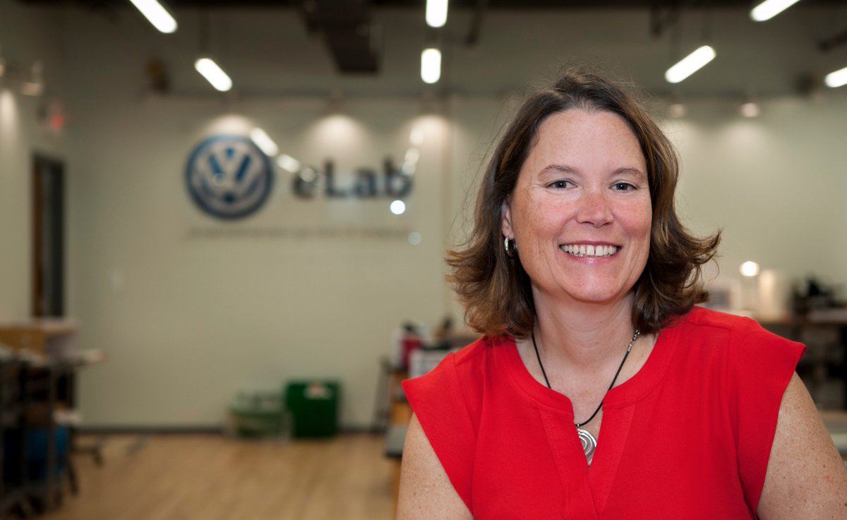 TNedu's tweet image. Meet Kristin Burrus: 2017-18 Teacher of the Year finalist and technology integration coach at @MyCSAS in @hamcoschools! #iLoveTNteachers