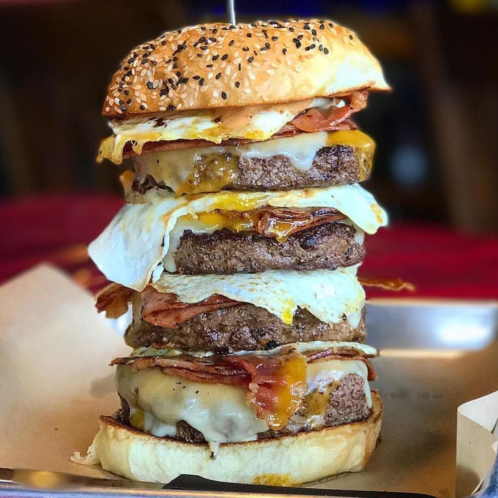 alamocityvibes's tweet photo. Happy National Cheeseburger Day! Where will you be celebrating? 📸 @davideldertv @hawxburgerbar #SanAntonio #alamoc… https://t.co/X3RtH1yRrl https://t.co/ojTHtpYKjv