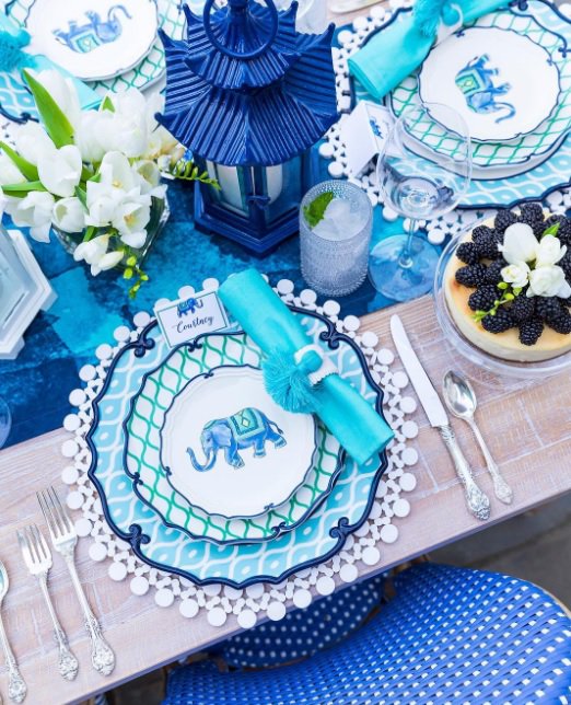 KIMSEYBERT's tweet photo. Our kind of Monday blues๐ ๐ธ: @Pizzazzerie #dressingthetable https://t.co/jFlAElokE4