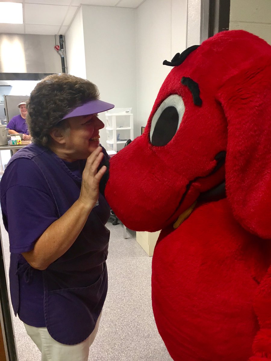 WESpolarbears's tweet image. Clifford even encourages Mrs. Weir to read!  #WEmatter #WeAreNorthern @YorkLibraries