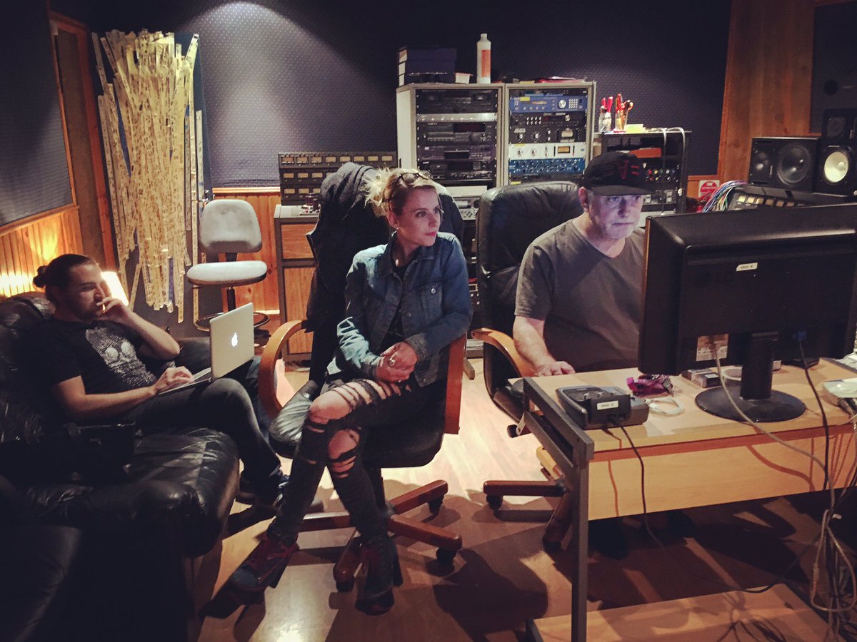 bounce4official's tweet photo. Day 1 : Starting to record some news songs ... Let's drums ! 🥁🎶 #Bounce4 #Bounce4Drums #StudioSession  #PoumTchak ! https://t.co/yAWQ048kJ4