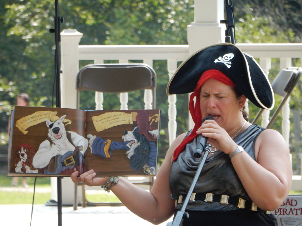 Readergirl4's tweet photo. #DramaticPerformance by @KariLynnWinters at @TellingTalesFFS! https://t.co/3wRPBDli7G