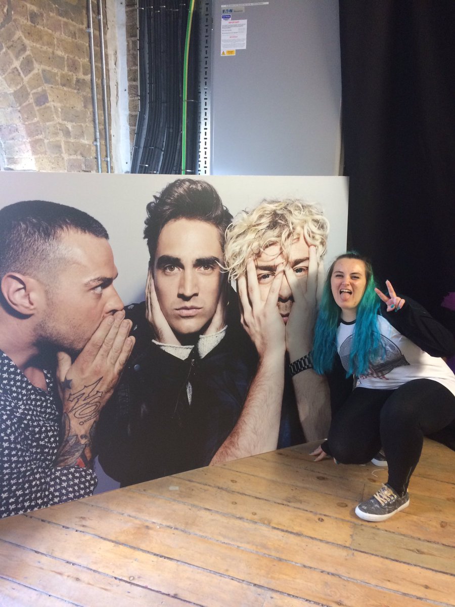 LouiseMelissa22's tweet photo. @Busted @RoyalAlbertHall Thank you for the best weekend with all my buddies 😍😍😍😍😍 #BustedEst2002 https://t.co/nBCDb04Lxw