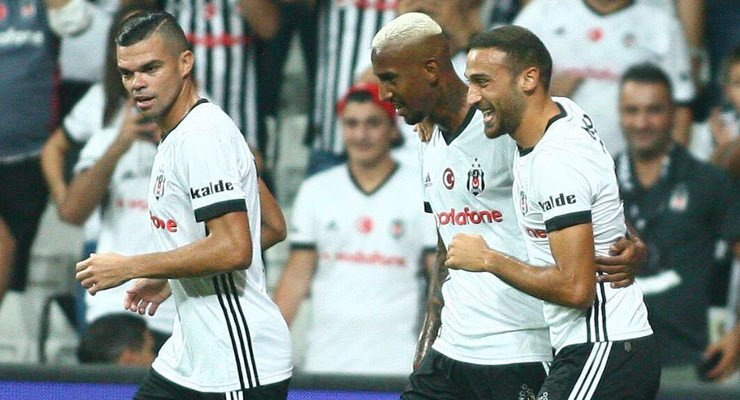 Konyaspor’u 2-0’la geçen Beşiktaş, iç saha yenilmezlik serisini 30 maça çıkardı
diken.com.tr/konyasporu-2-0…