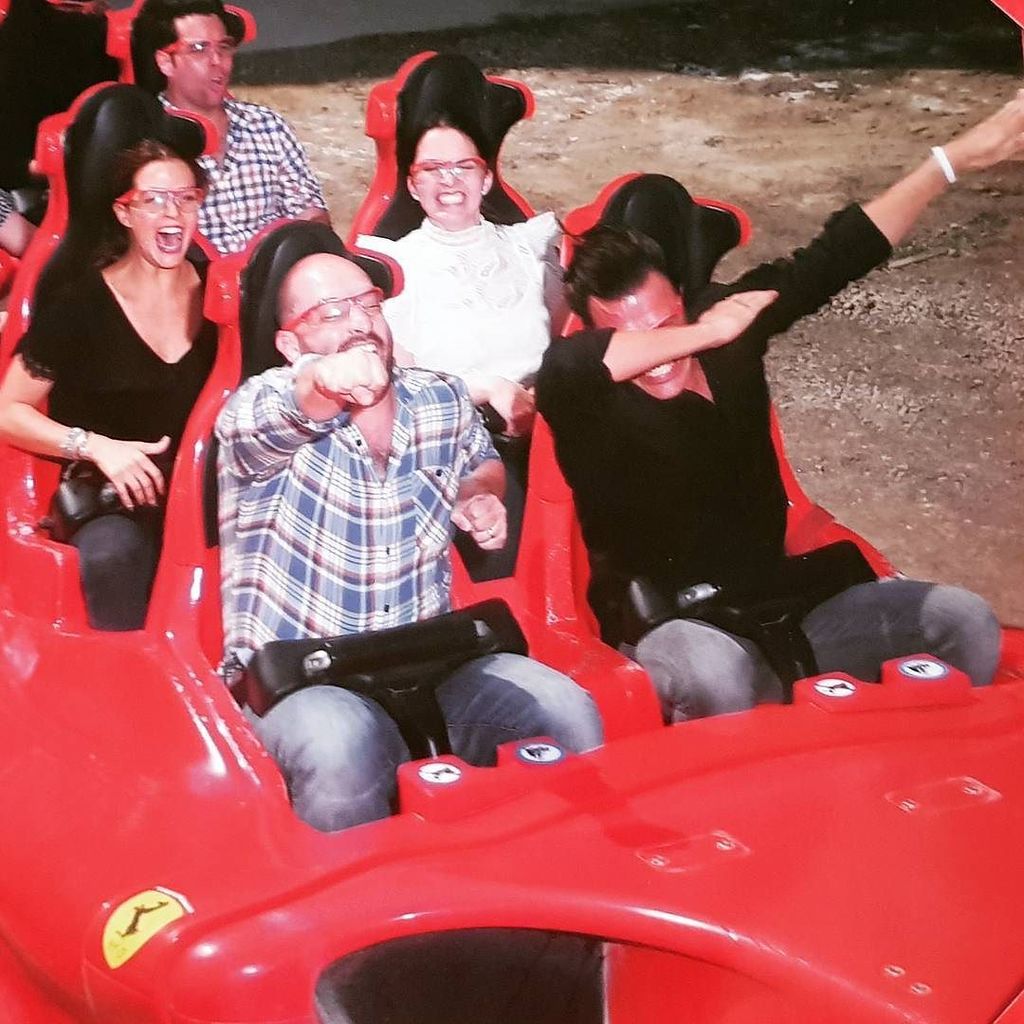 billyrovzar's tweet photo. Dabbing a 240 km/h en la montaña rusa más rápida del mundo #FormulaRossa #ferrariworld #abudhabi #dabbing #iamyour… https://t.co/4yRJIKII1t https://t.co/aQ9ZpN9CaV