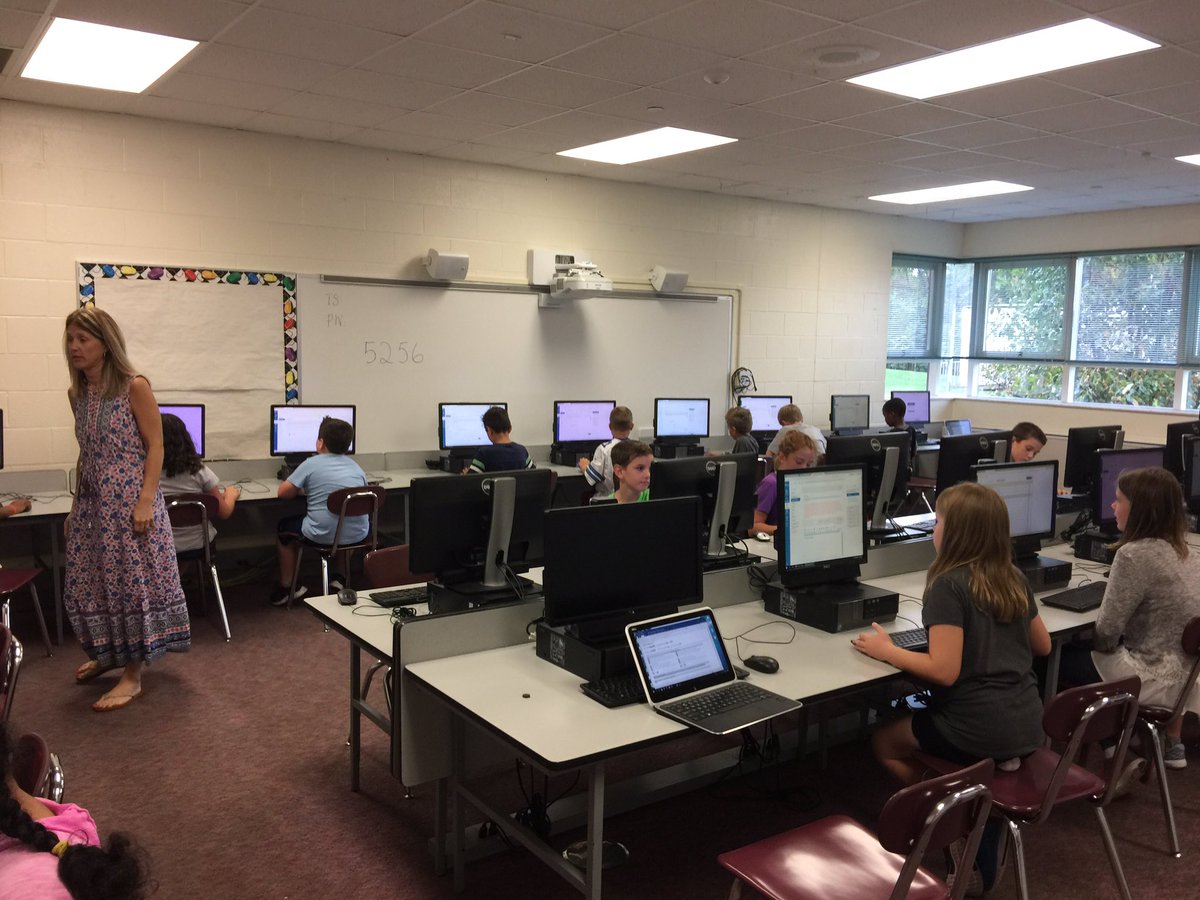DrGregFinke's tweet photo. Students in @mrscarp106 trying Canvas discussion boards for the first time.  @IndyPats94 So cool! 😎 #WEareLakota https://t.co/GjLr23Cs8C