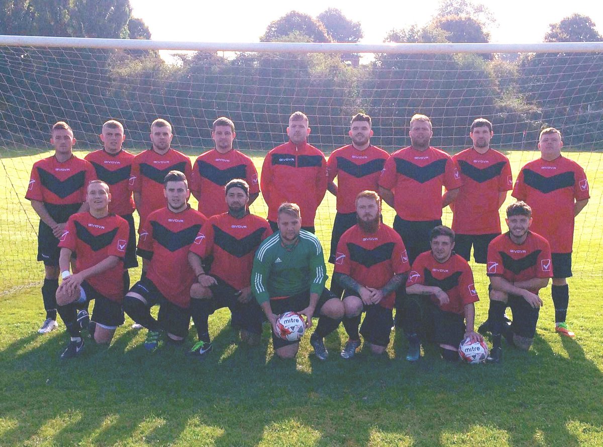 Lloydy308's tweet photo. Team V. #football #family #togetherness https://t.co/nbLkaCUULT