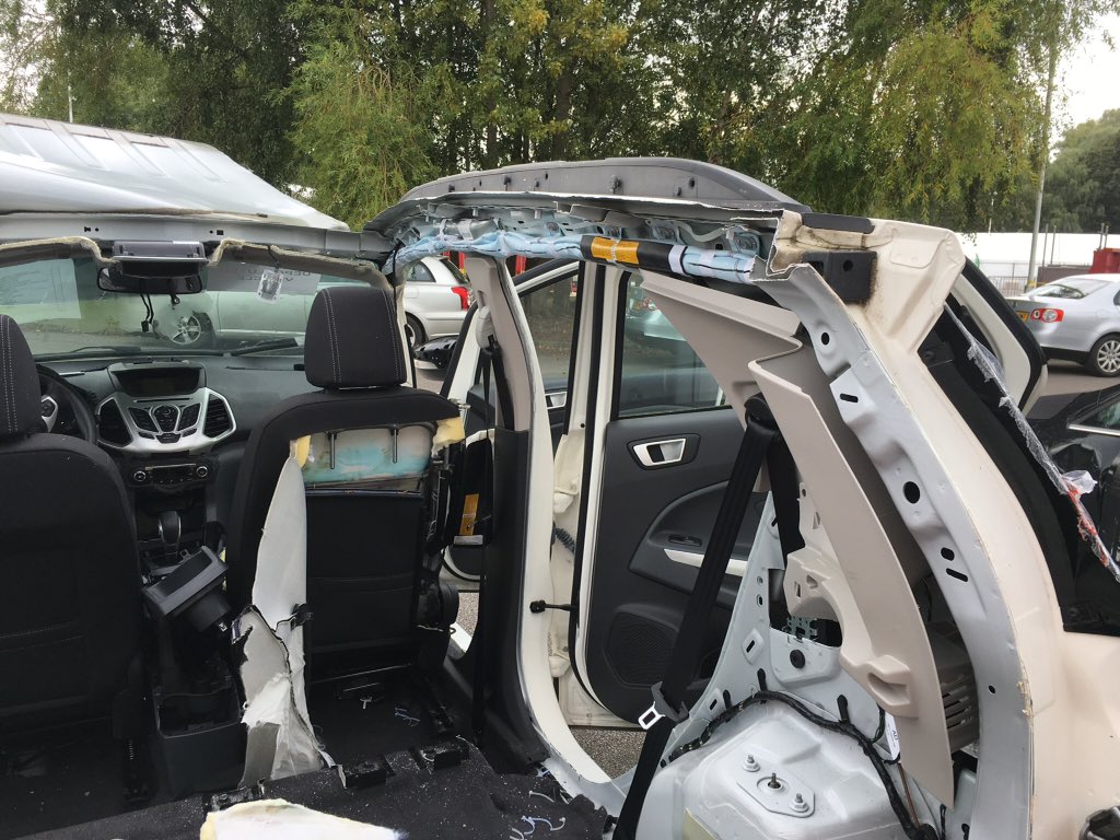 UKHeavyRescue's tweet photo. Ukro Education Team (extrication), stand M61 at #ESS2017, CNG powered Lgv from @IVECOUK and NVT techniques with @forduk Grant, Jon and Andy https://t.co/qHUwQpfSwL