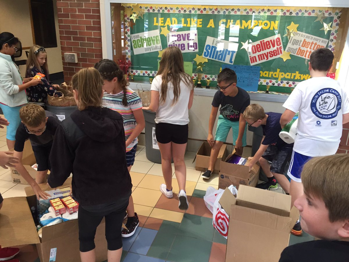 MsGrazianoOPE's tweet photo. Packing donations for Hurricane Harvey victims https://t.co/noLsAhm1pw