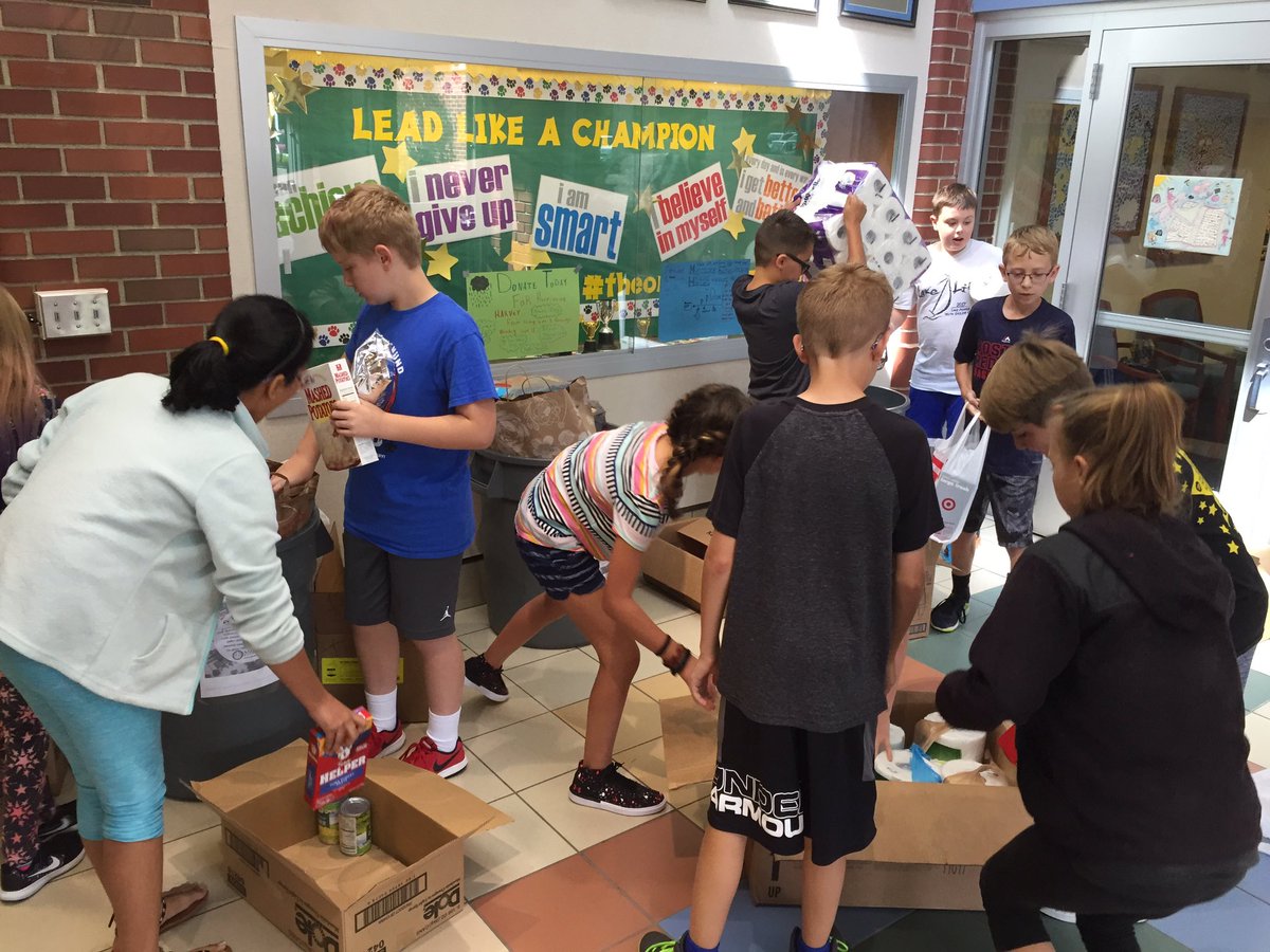 MsGrazianoOPE's tweet photo. Packing donations for Hurricane Harvey victims https://t.co/noLsAhm1pw