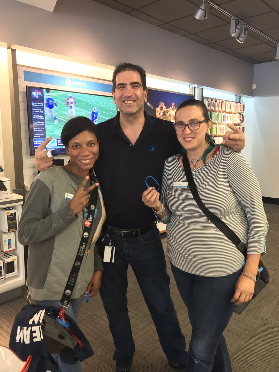 ddedmn1's tweet photo. Marquita with her 2nd 1k band and Morgan with her 3rd!   #OHPA #LifeatAtt @StingRaySwag @judy_cavalieri @OHPA_Pottstown https://t.co/Q3QF3liW4Q