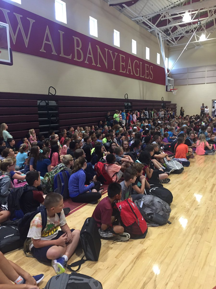 klblake9's tweet photo. Learning about our various music options #band #orchestra #choir @napls_is @MrsKateThoma @KatherineRNowak @napls https://t.co/rzKc6FMZym