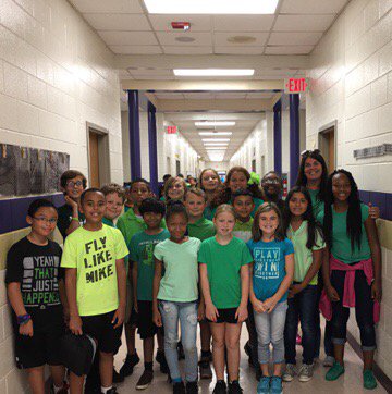 kmosteller5's tweet photo. Homecoming Week! #greenandbling #itsgoodtobeacane  @cvilleschoolsys https://t.co/Nse8V8yQDU