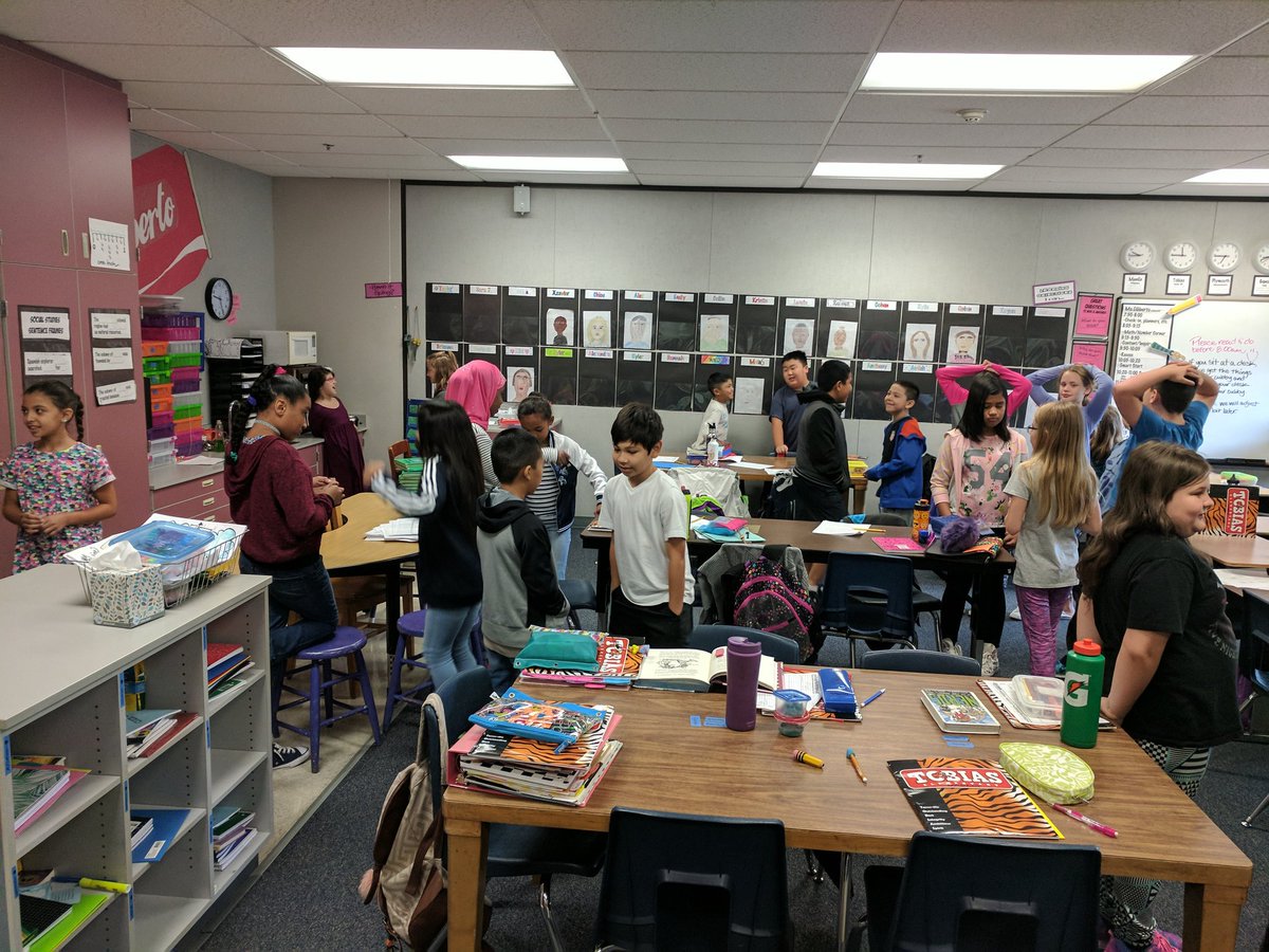 ciliteach5's tweet photo. Reflecting, connecting, and sharing our weekend news with classmates before we write about it.  #Tobias https://t.co/oKWpYjde5e