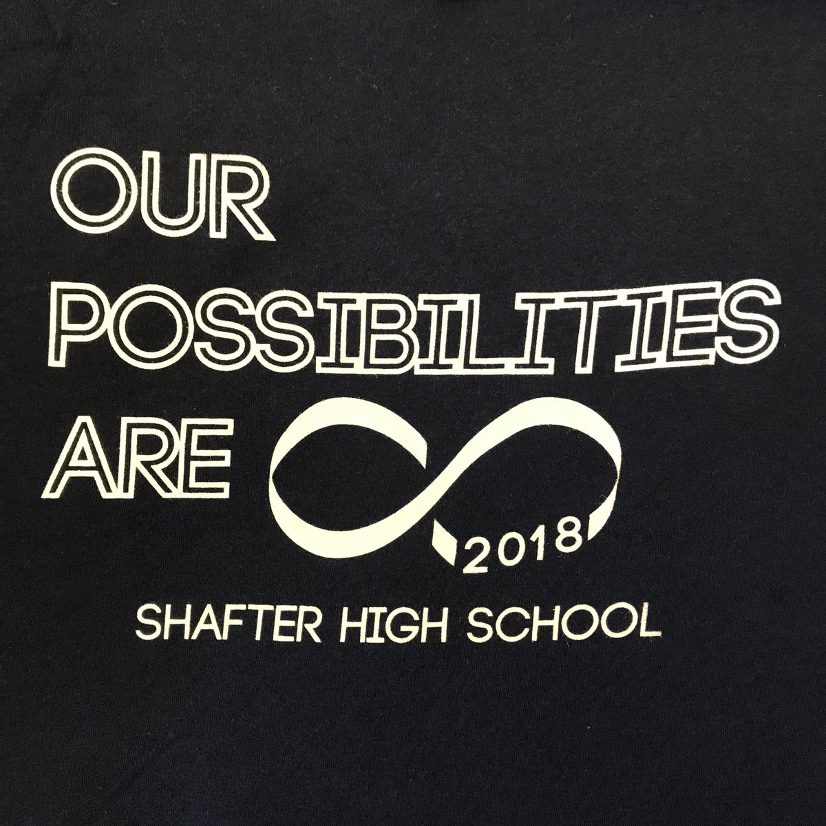 larissadvs's tweet photo. @General_Pride I'm selling senior shirts in the quad today at tomorrow! $15 https://t.co/hknTlR1oRv