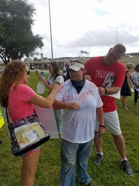 sesaunders101's tweet photo. Getting my Rally T-shirt signed by great warriors and family...
At the Global Vaccine Summit Rally in
Houston Texas, https://t.co/wjLfsWIWxY