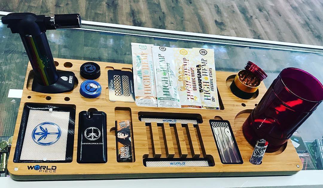 worldpiecebrand's tweet photo. Fully decked! (via @thebeehivesmokeshop) https://t.co/0eaLvHyVWC