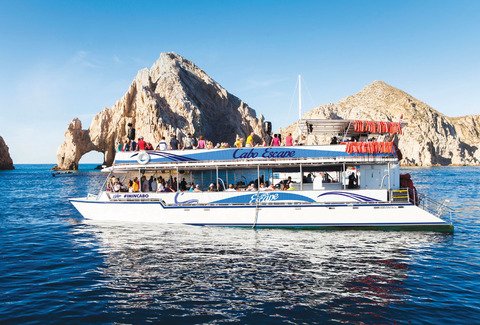 Complimentary #drinks and a #Dance space on a boat in the #pacific? Cabo Escape is a #party. BOOK NOW --> goo.gl/ydNmAe #cabo