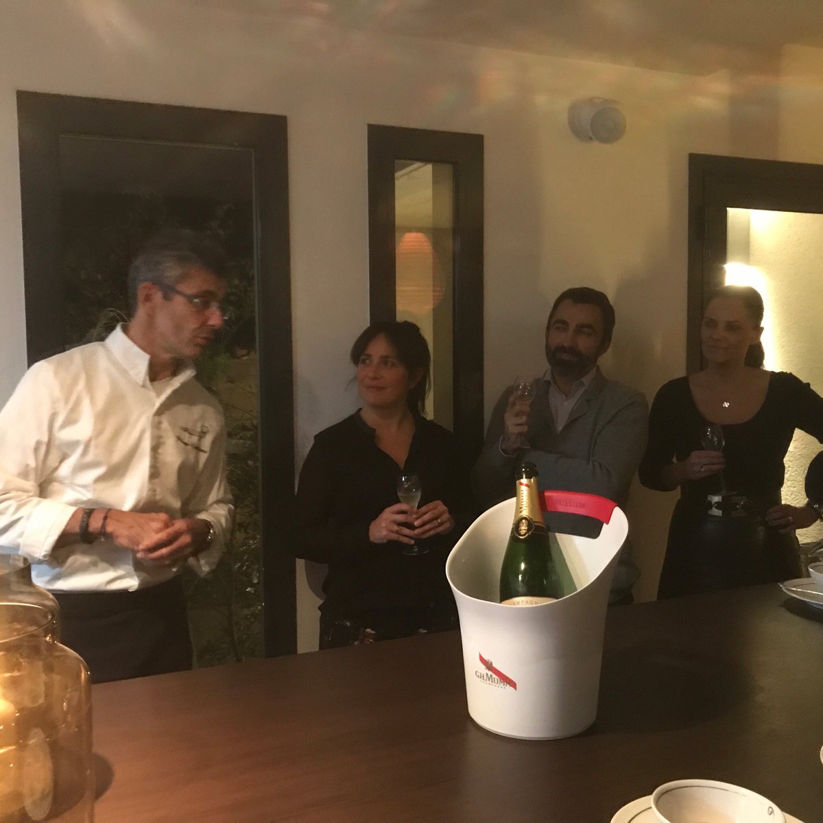 Tous au Restaurant tweet media