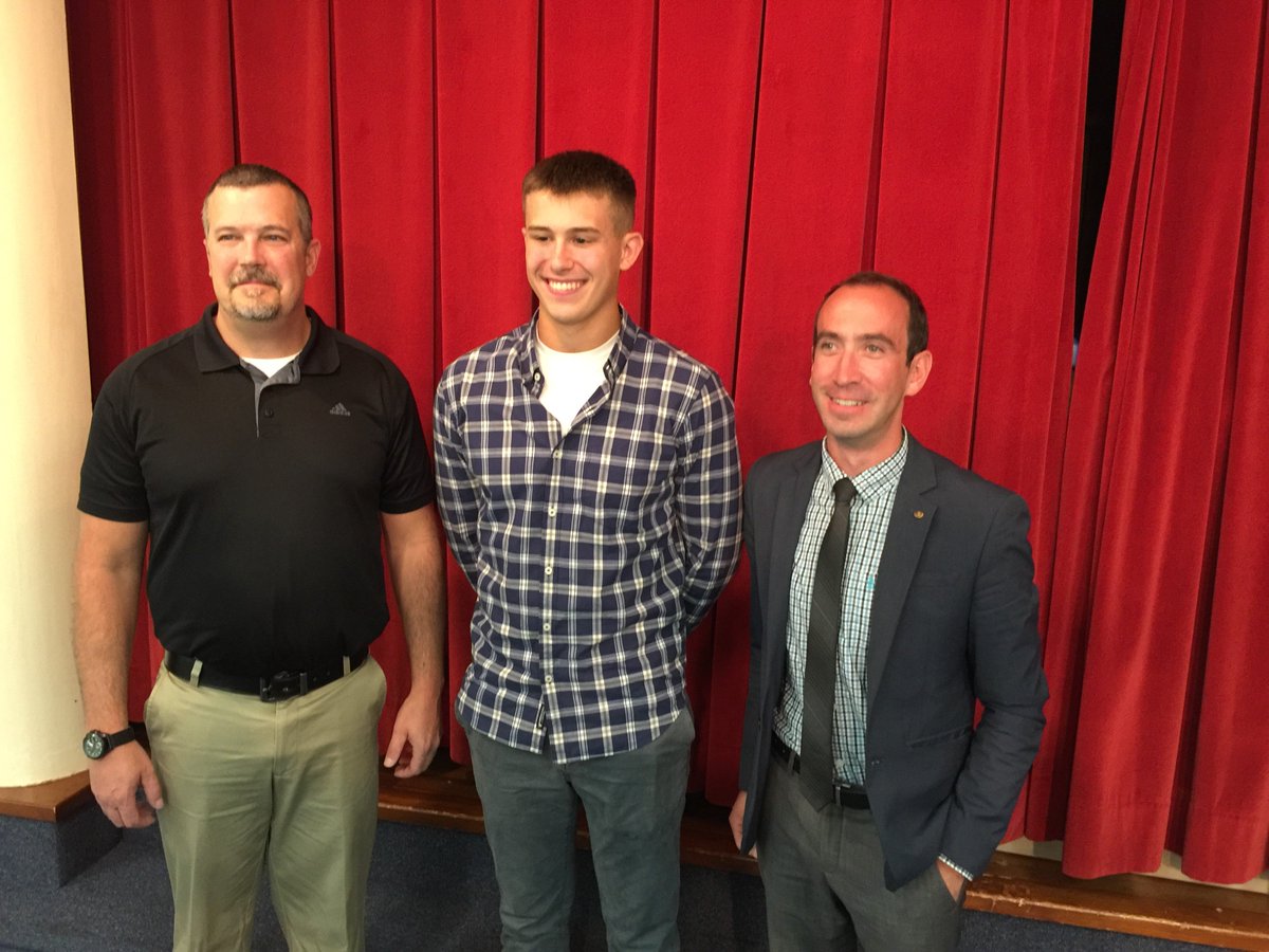 kane_wolves's tweet photo. Congratulations Reed Williams, Rotary student of the month! https://t.co/GYYygV11r2