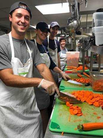 WLPBoston's tweet photo. We had this great group from @PeoplesUnited volunteering in the kitchen last week! #healthymealsprogram #wlpvolunteers https://t.co/zVao2VYOsM
