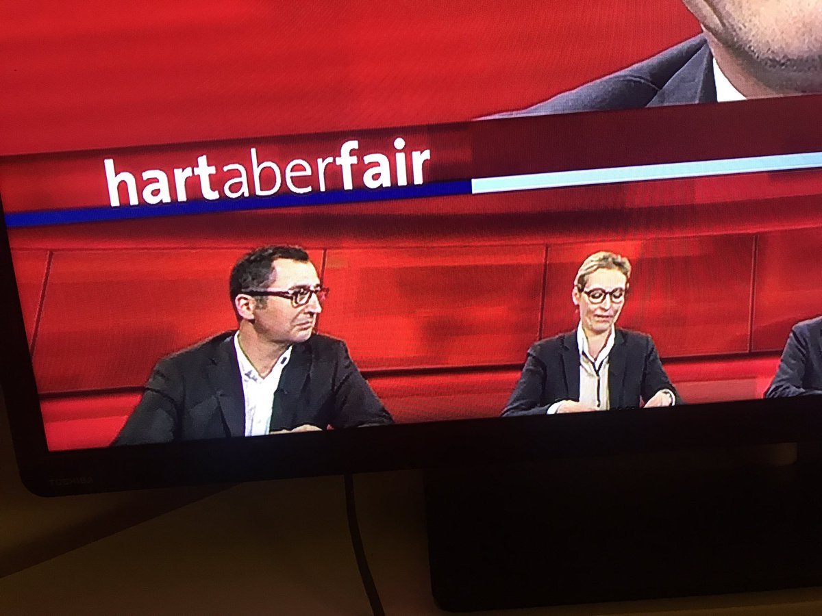 patrick8800's tweet photo. Ob die Weidel wohl bis zum Ende in der Sendung bleibt?#hartaberfair https://t.co/4qgdAIbzjR