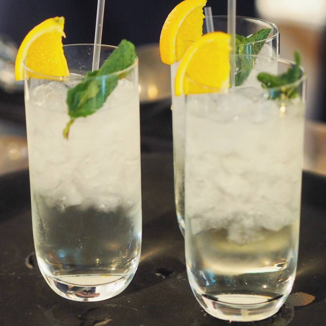 Lyndsayandgirls's tweet photo. Gin cocktails, the most important part of any blog event #EcoverStyle 👕🌸🌿 https://t.co/AWz0geRzMX