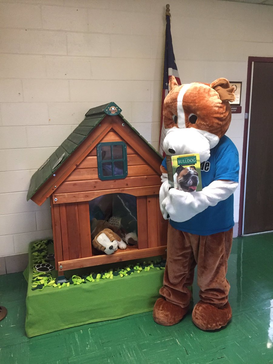 RezLibrarian's tweet photo. The Brodnicki Bulldog says "Get your paws on a good book!" #D109SchoolPride #BrodnickiBulldogPride https://t.co/C35aEv97Ra
