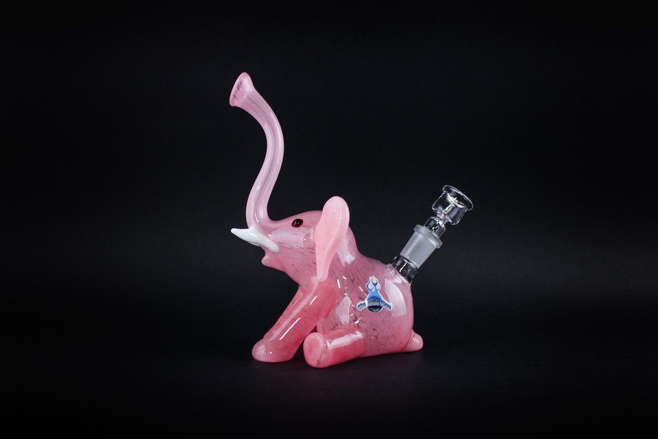BeachHempShop's tweet photo. #glassart #elephantpipe #madeintheusa #forsale
https://t.co/Z6p2blAUWJ
. wishing I could make this into a #glasspendant for #hempjewelry https://t.co/jWHdpAQQBJ