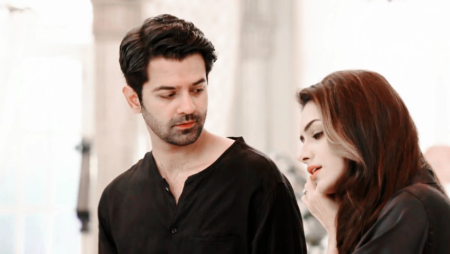 DasSushmita's tweet photo. That was a deliberate move. He knew Chandni was there.

Sasha log dekhenge to galat samjhenge. 😅😈

#IssPyaarKoKyaNaamDoon '3 https://t.co/7X9xhPvedD