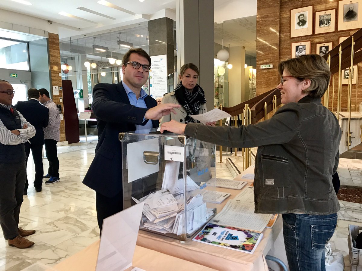 geoffroyboulard's tweet photo. 🗳 A voté pour le #BudgetParticipatif à la @Mairie17 ! 38 projets soumis aux votes pour #Paris17 ! Pour participer : budgetparticipatif.fr https://t.co/BhYqLYlB80