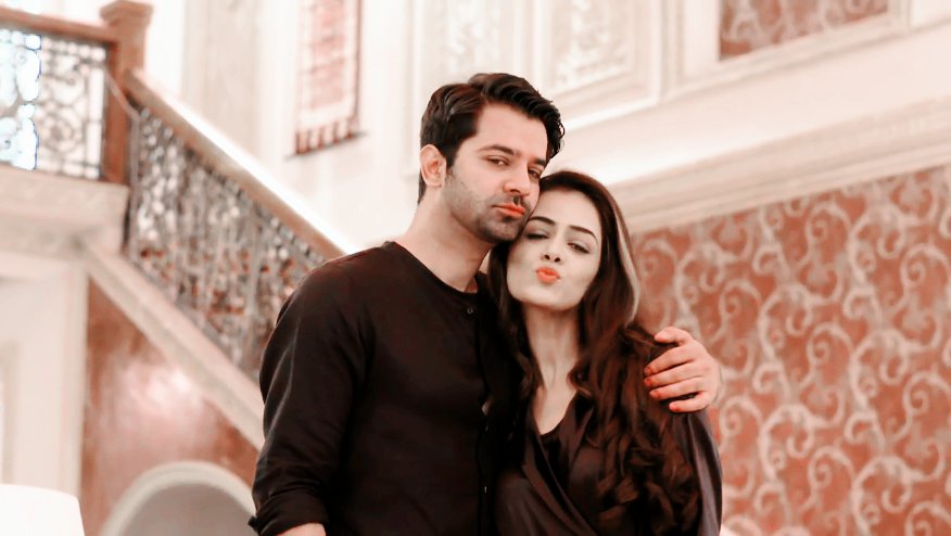DasSushmita's tweet photo. That was a deliberate move. He knew Chandni was there.

Sasha log dekhenge to galat samjhenge. 😅😈

#IssPyaarKoKyaNaamDoon '3 https://t.co/7X9xhPvedD