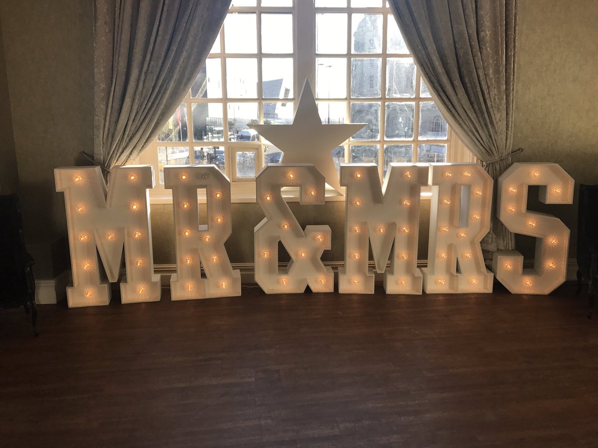theballoonstore's tweet photo. @30JamesSt MR &amp; MRS LETTERS on Sunday. Stunning room with great views https://t.co/bLDbq0cauI